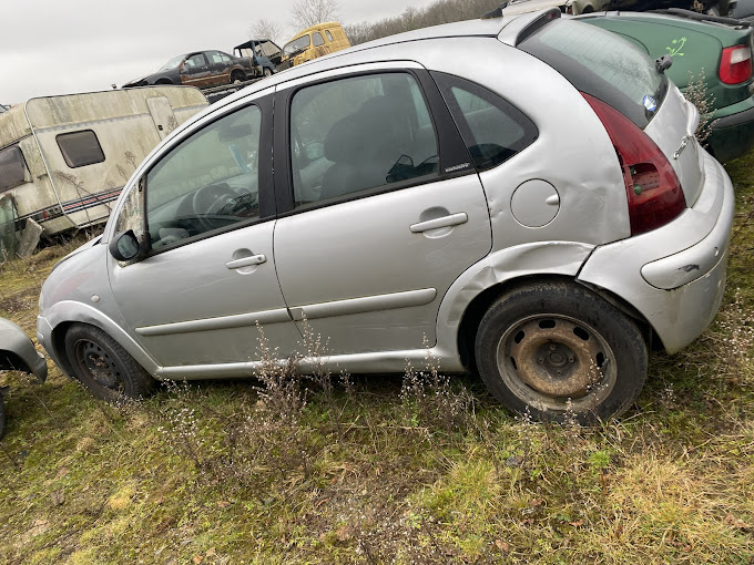 Aperçu des activités de la casse automobile AUTO CASSE 87 située à BRILLAC (16500)